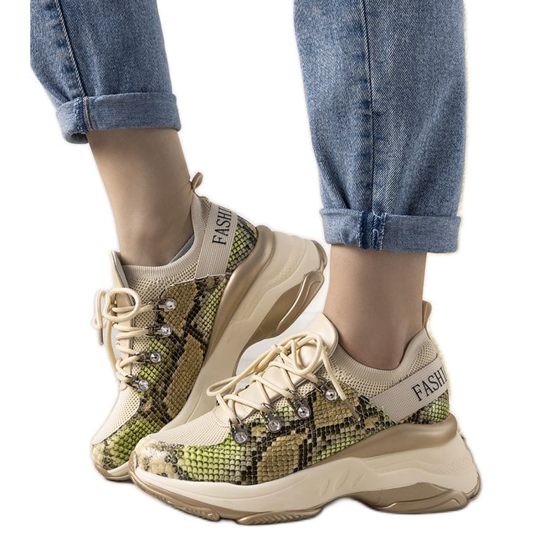 Bézs cipők magas Lissa talpon