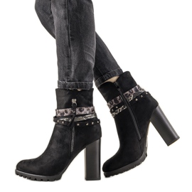 Fekete velúr csizma a poszton nőknek Barella Fekete velúr csizma a poszton nőknek Barella