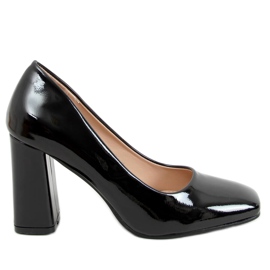 Szivattyúk az S-1008 fekete oszlopon Szivattyúk az S-1008 fekete oszlopon