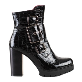 Erynn Divatos magas sarkú csizma fekete