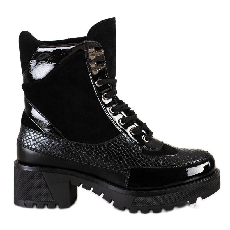 Janessa Fekete divatmunkások