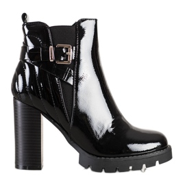 Erynn Magas sarkú csizma fekete