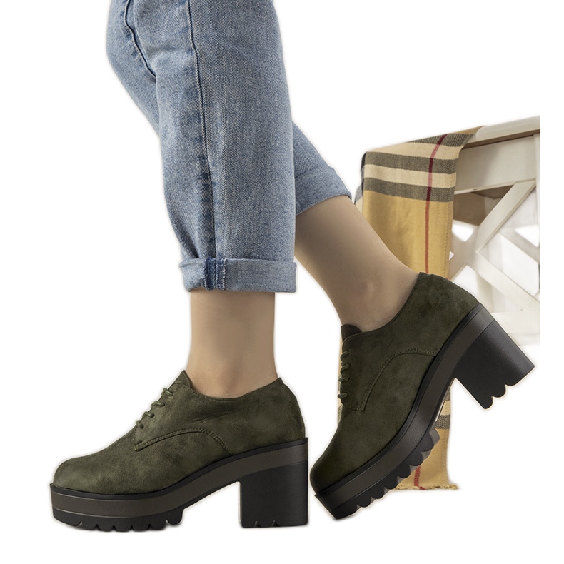 Zöld, alacsony szabású bokacsizma a Cecina oszlopon