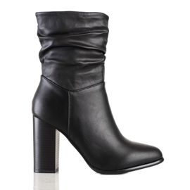 Lovery Magas csizma ráncos felsőrésszel fekete Lovery Magas csizma ráncos felsőrésszel fekete