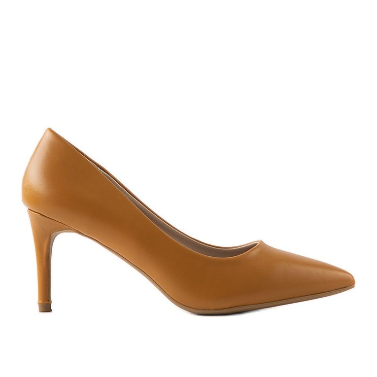 Klasszikus teves szivattyúk Isla sarkán barna