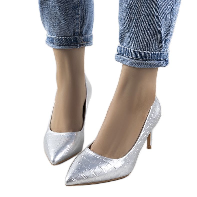 Ezüst szivattyúk Byatt tűsarkún Ezüst szivattyúk Byatt tűsarkún