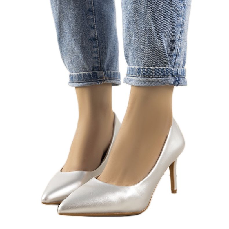 Klasszikus ezüst szivattyúk Isla tűsarkún Klasszikus ezüst szivattyúk Isla tűsarkún