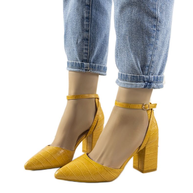 Mustárszivattyúk a Davies -oszlopon sárga