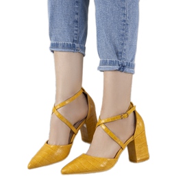 Sárga szivattyúk a Strutt oszlopon