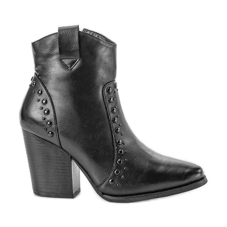 Fekete bokacsizma a Mero oszlopon