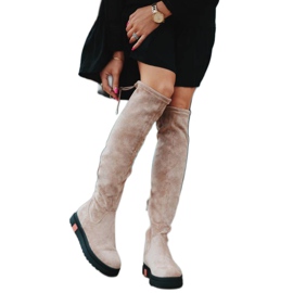 Bézs színű, lapos díszítésű csizma Lia