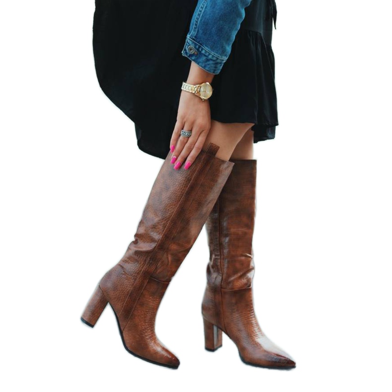 Tevecsizma a postán Mona krokodil mintával barna