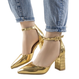 Aranyszivattyúk az Ayers oszlopon aranysárga