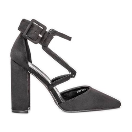 Fekete szivattyúk a Piper oszlopon