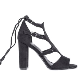 Fekete szandál a Hannah poszton