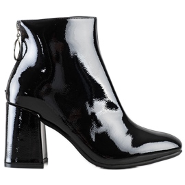 Lucky Shoes Lakkozott csizma az oszlopon fekete