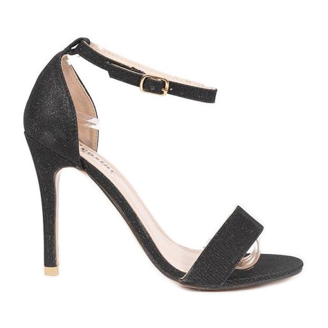 Fekete szandál ezüst éjszakai sarkán