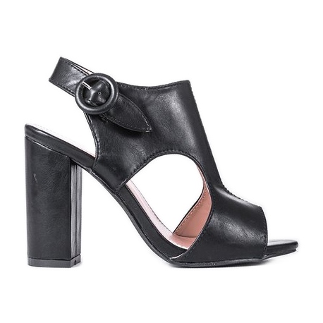 Fekete szandál a Caitlin poszton