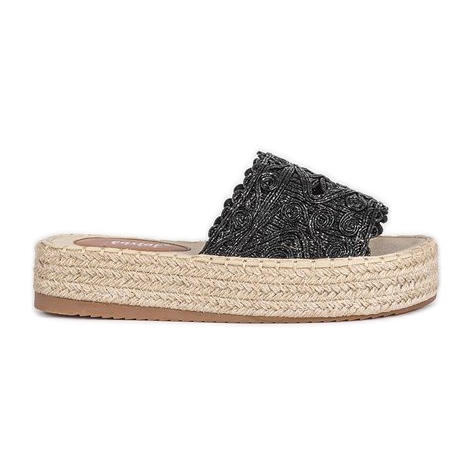 Fekete papucs a Sudden Draft platformon