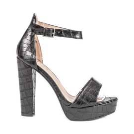 Fekete szandál a Dolores poszton