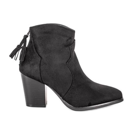 Fekete cowboycsizma az Abigail poszton Fekete cowboycsizma az Abigail poszton