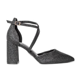 Fekete szivattyúk a Fényes oszlopon Fekete szivattyúk a Fényes oszlopon