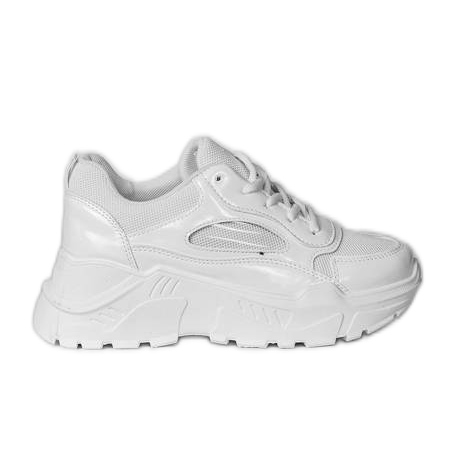 Fehér cipők a Serena platformon