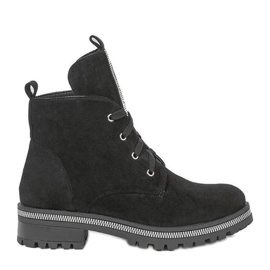 Winny díszített fekete csizma