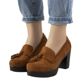 Barna mokaszin a Himmel oszlopon