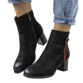 Fekete csizma horzsolással a Montano -tól