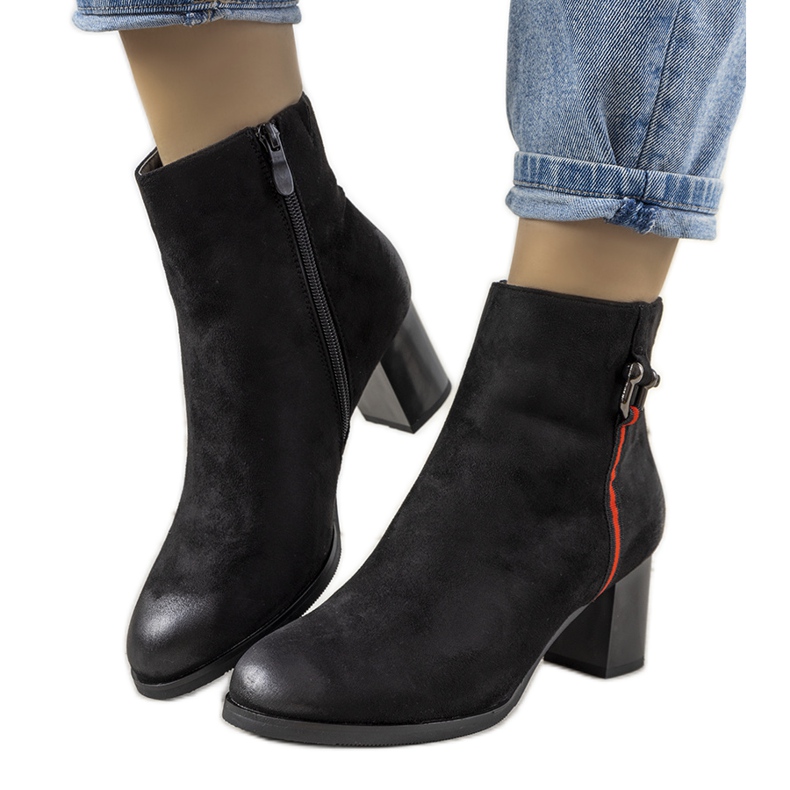 Fekete csizma horzsolással a Montano -tól Fekete csizma horzsolással a Montano -tól