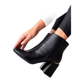 Diamantique Elegáns csizma arany betéttel fekete