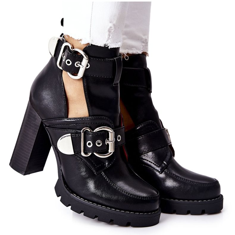 Csizma egy poszton Fekete Bramshall csat