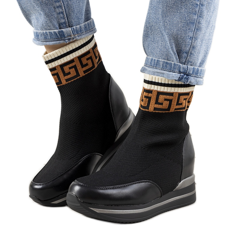 Fekete ék cipők Wanda