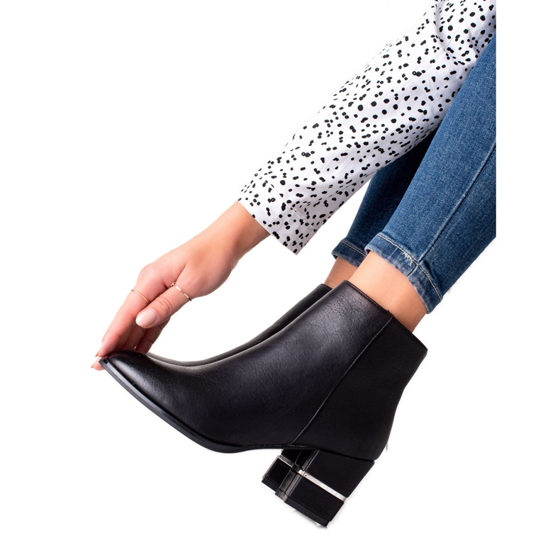 TRENDI Elegáns magas sarkú csizma fekete