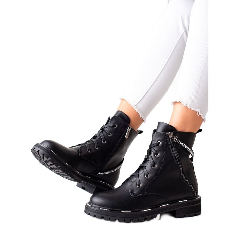 Fűzős bőrcsizma az ARTIKER-től fekete