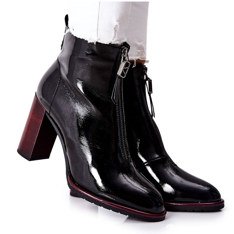 S.Barski Női fekete csizma lakkozott Cofton poszton