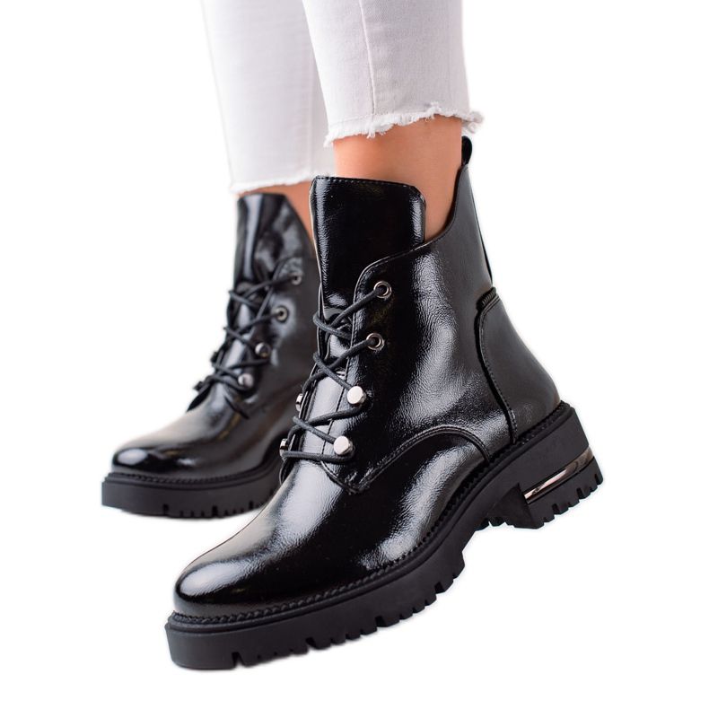 Divatos fűzőmunkások, Sergio Leone fekete