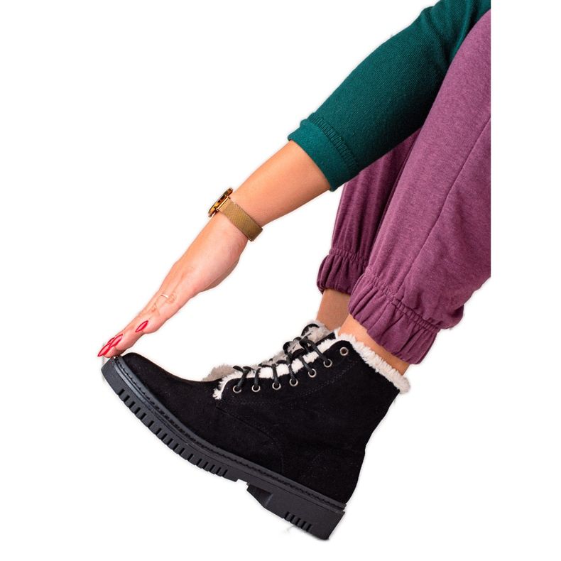 TRENDI Cipő Csapdázók szőrmével a felsőrészen fekete