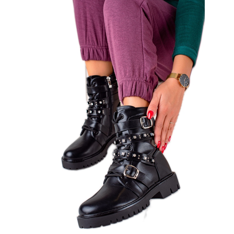 TRENDI Fekete munkások strasszokkal