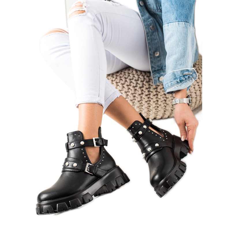 Bestelle Fekete munkások kivágással és strasszokkal