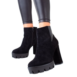 Janessa Stílusos velúr csizma a platformon fekete