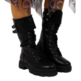 A dolgozók szigeteltek a Vinceza W JAN54 platformon, feketén fehér fekete