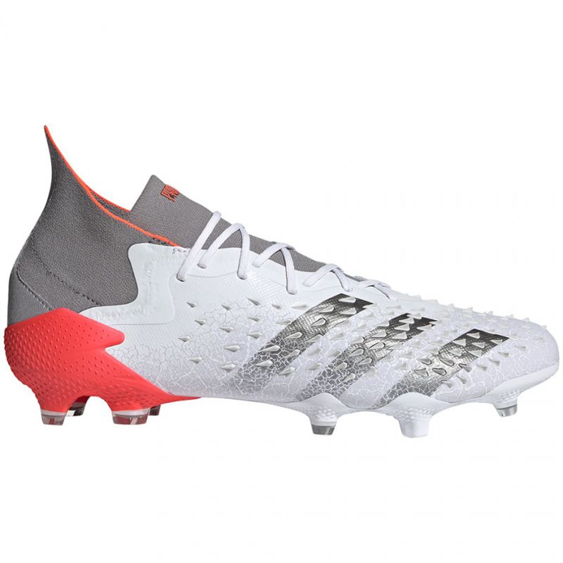 Adidas Predator Freak.1 Fg M FY6255 futballcipő fehér, fehér, szürke / ezüst fehér