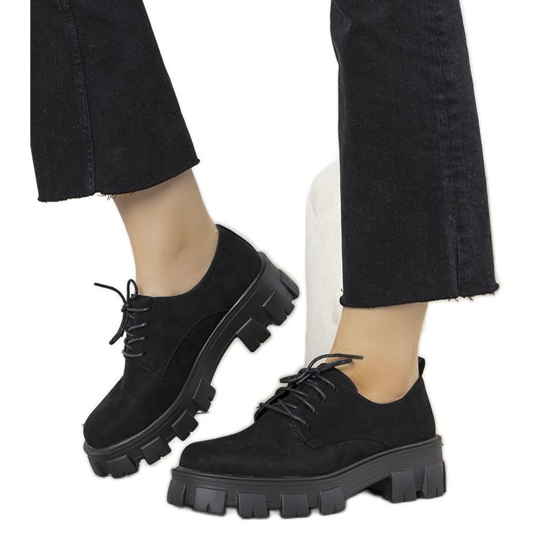 Fekete cipő vastag Melisande talpon