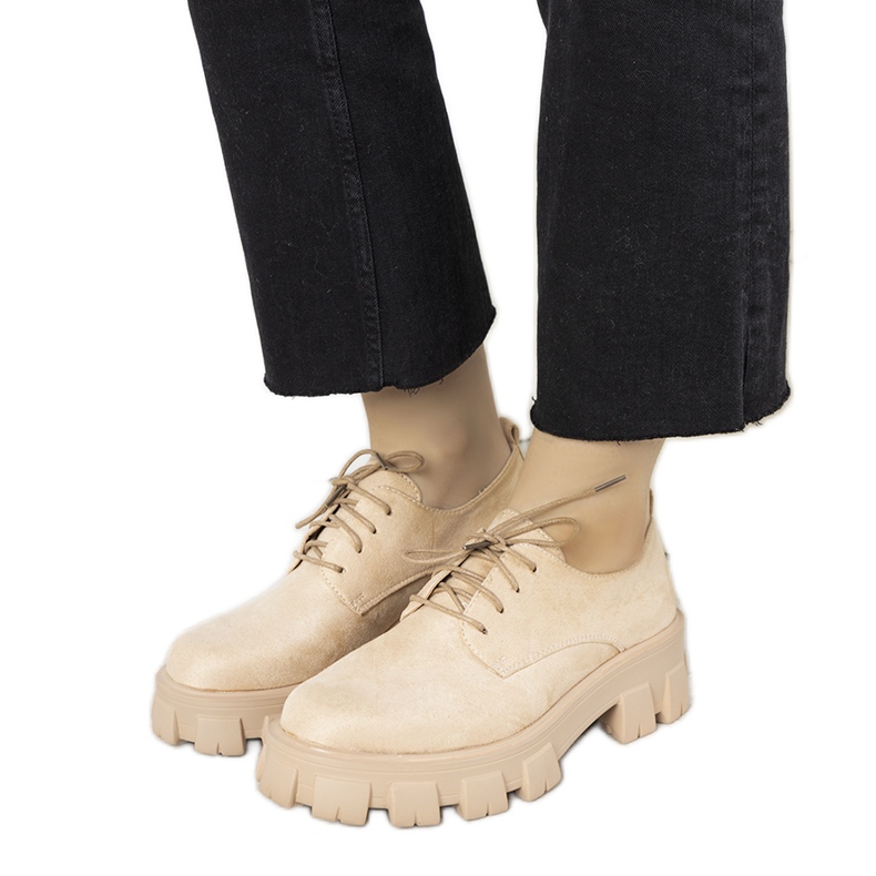 Bézs színű cipő vastag Melisande talppal