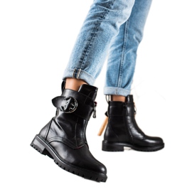 Erynn Fekete munkások csattal