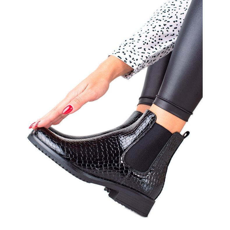 Divatos csizma a VINCEZA cipzáron fekete