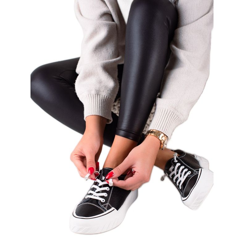 Vinceza Áttört bőr cipők fekete