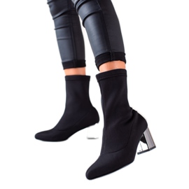 TRENDI Csúsztatható csizma ezüst sarokkal fekete